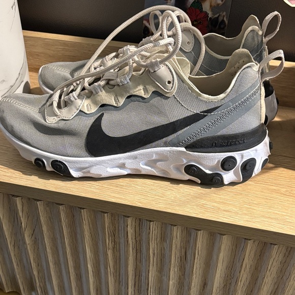 Nike Women's Black and Cream Sneakers - Picture 3 of 6